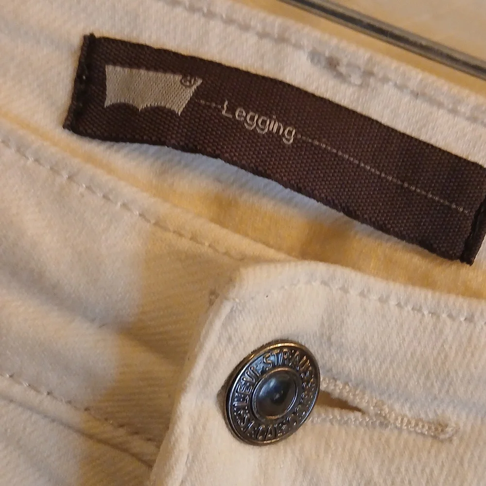 Levi's Wbite Tag,Women's White Leggings/Jeans.‎ Sz.waist 30 ,length 30